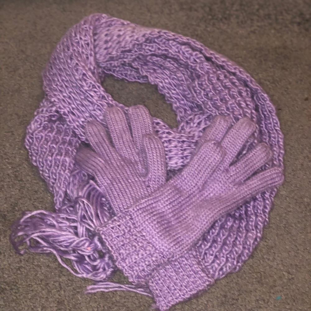 Purple scarf and gloves